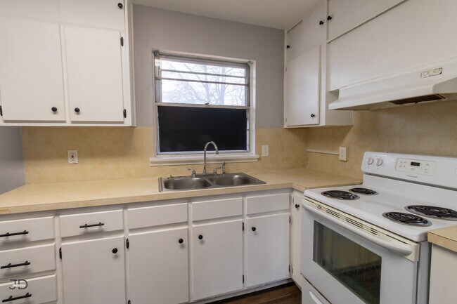 Building Photo - 1808 Las Cruces Ln