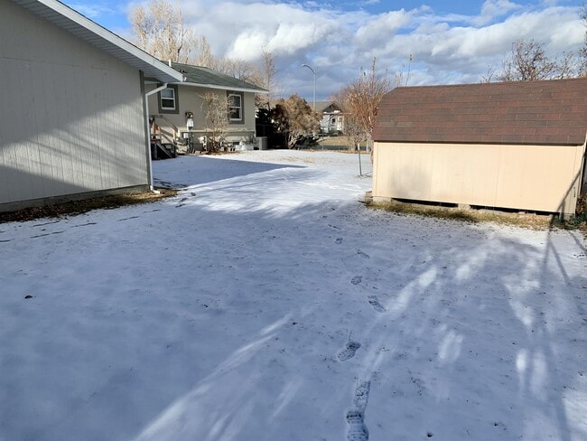 Building Photo - 3895 Kitt Dr