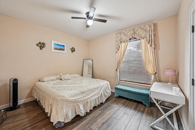 Building Photo - 3044 SW Savona Blvd