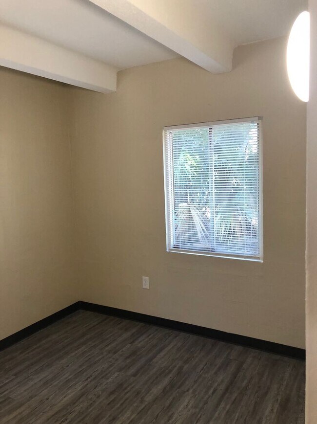 Building Photo - 430 Sunset