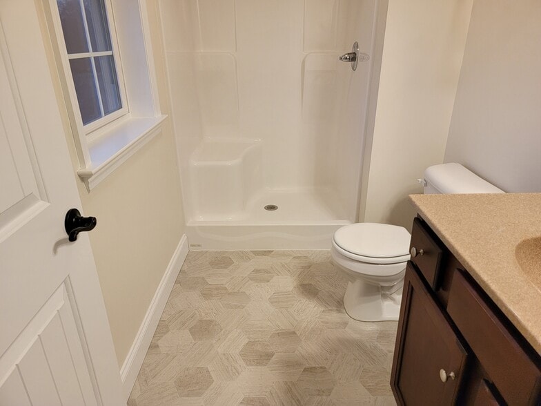 Building Photo - 143 Cedarwood Dr