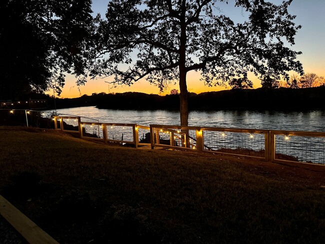 Building Photo - 6620 Upton Ln