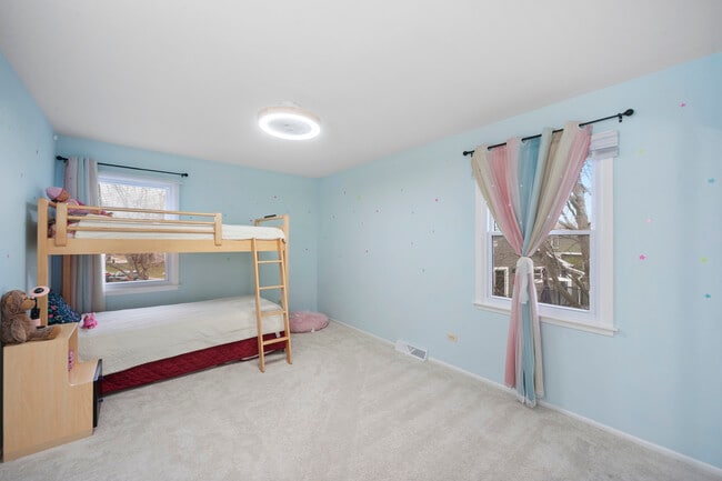 Building Photo - 8 Hampton Ct