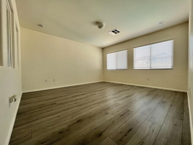 Building Photo - 653 Orbiter Ln