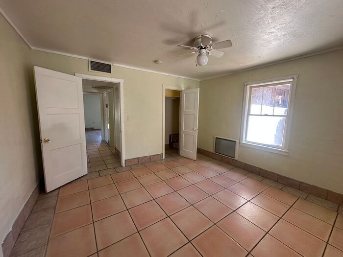 Building Photo - 1425 N 85th Pl