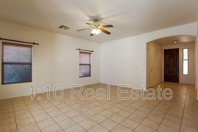 Building Photo - 2644 E Chester Dr