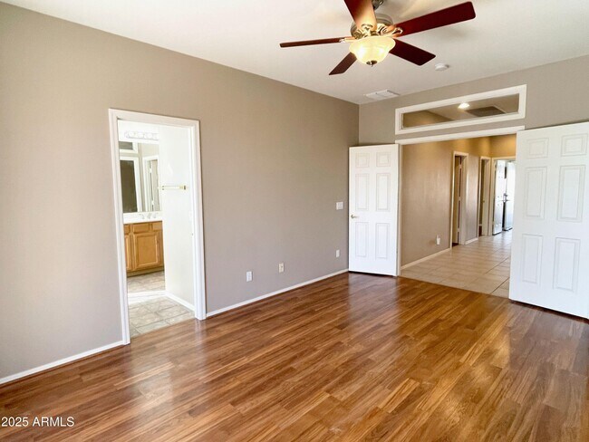 Building Photo - 2737 W Wayne Ln