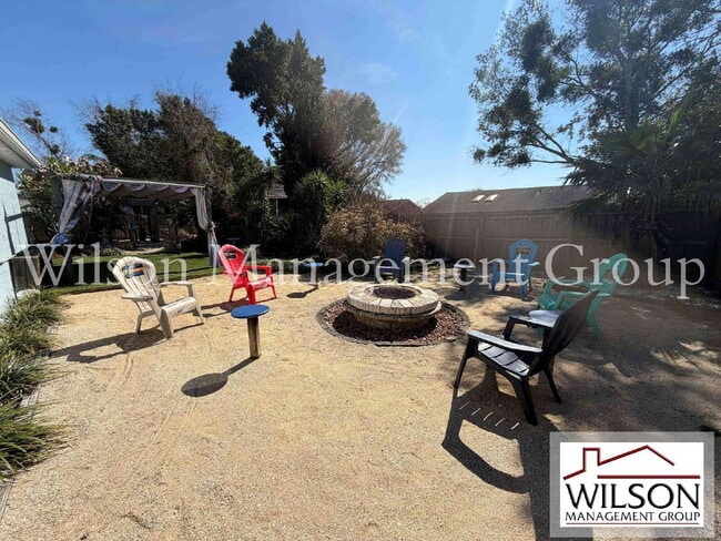 Building Photo - 1366 Valhalla St