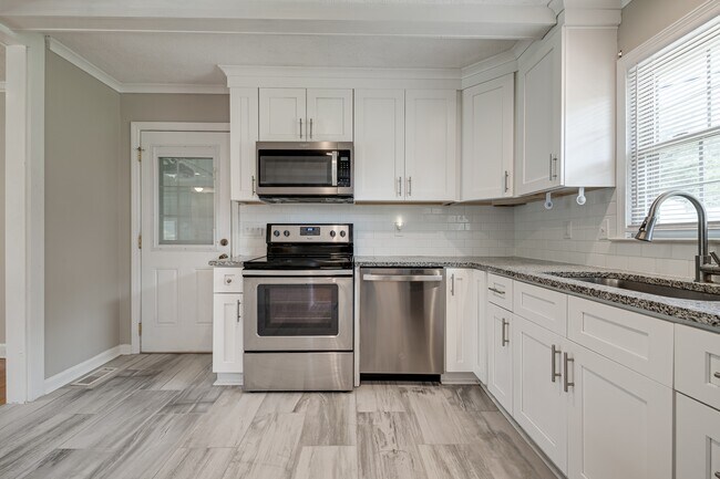 Building Photo - 114 Cottonwood Dr