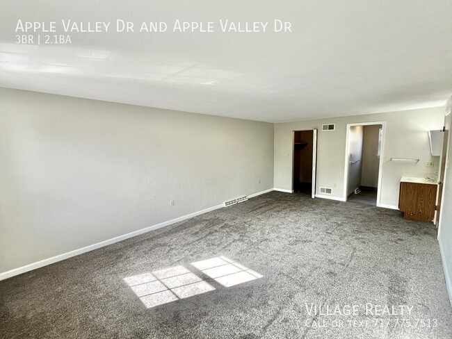 Building Photo - Extremely spacious 3-bed townhome in Dalla...