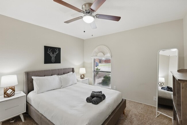 Building Photo - 3454 Livingston Ln