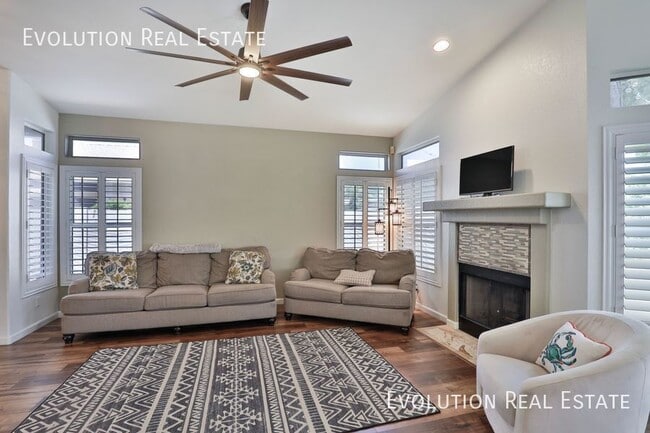 Building Photo - 1542 E Beacon Dr