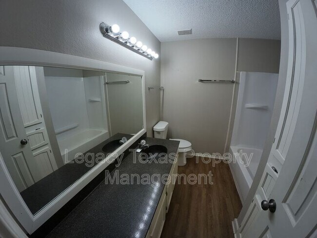 Building Photo - 1607 Sun Valley Dr