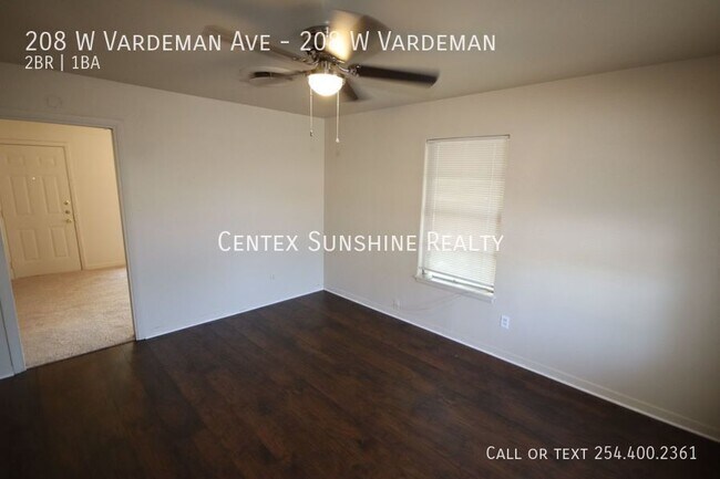 Building Photo - 208 W Vardeman Ave