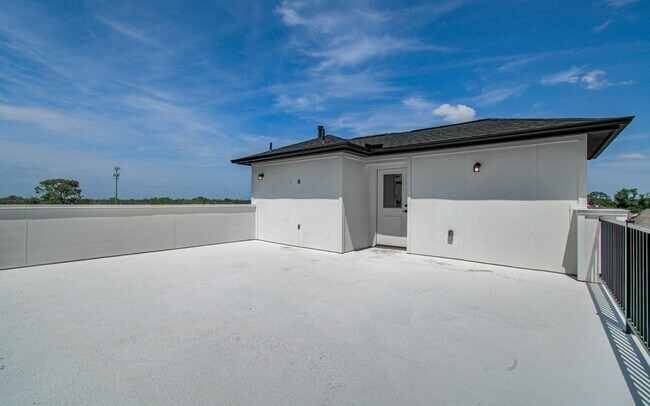 Building Photo - 8702 Ojeman Villas Dr