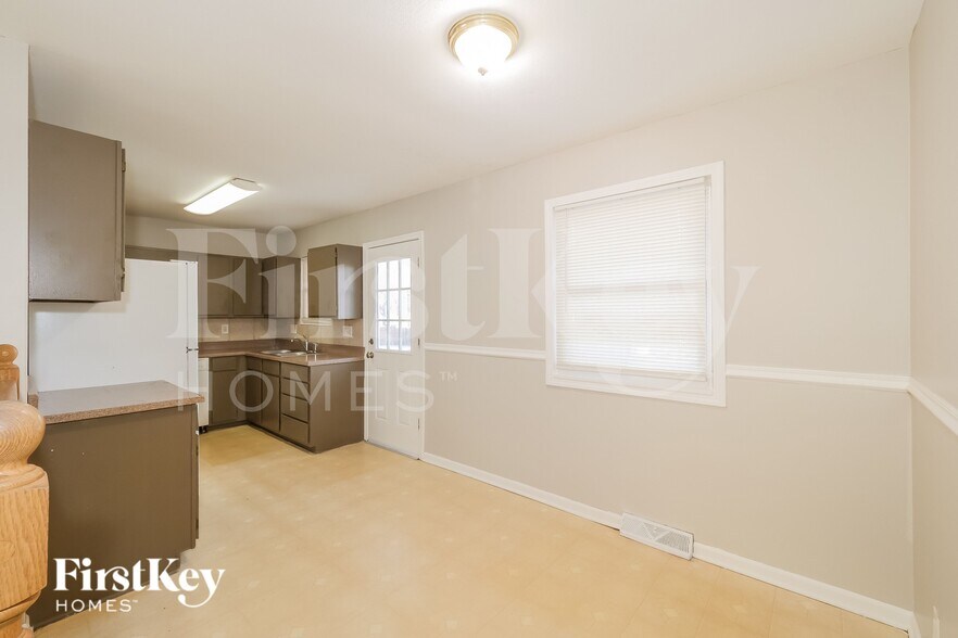 Building Photo - 7912 NE 54th St