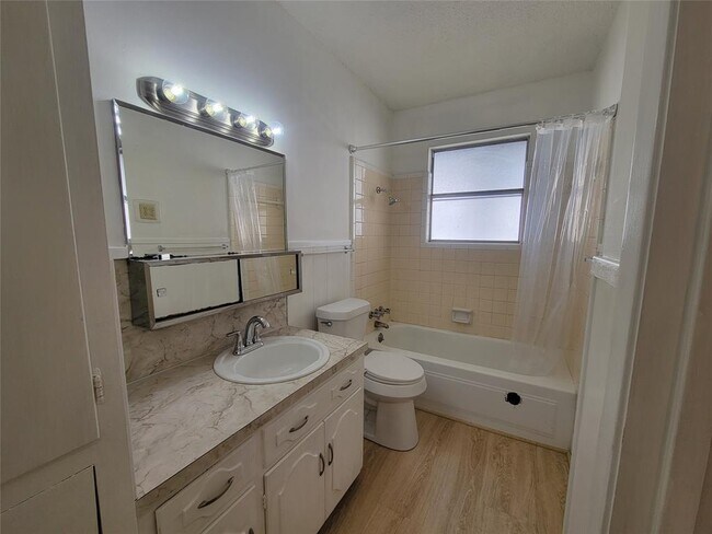 Building Photo - 5806 Nassau Dr