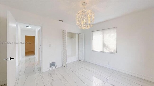 Building Photo - 2 bedroom in Hallandale FL 33004