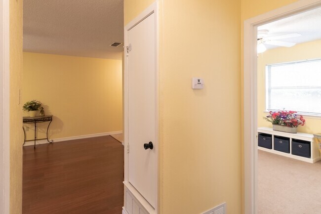 Building Photo - Charming 3 bedroom 2 bath home available soon!!