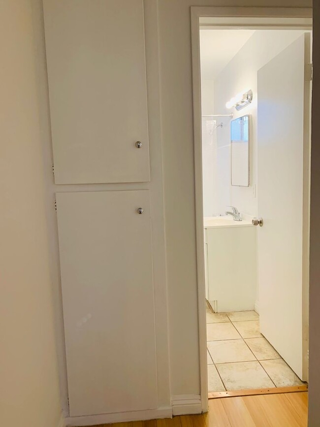 Interior Photo - 1626 Barry Ave
