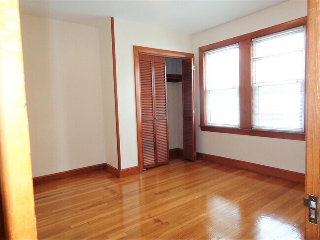 Building Photo - 20 School St