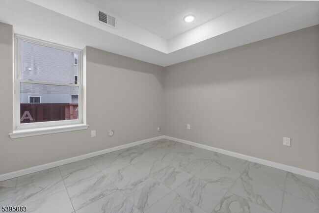 Building Photo - 24 Garibaldi Ave