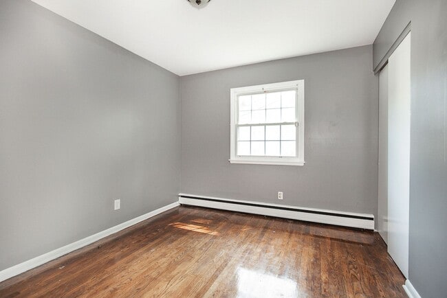 Building Photo - NICE RANCH IN AMHERST!