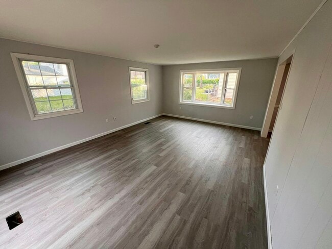 Building Photo - 8 Marboro Ln
