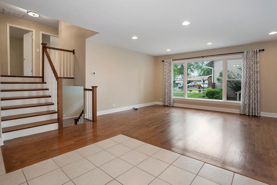 Building Photo - 325 Bramble Ln