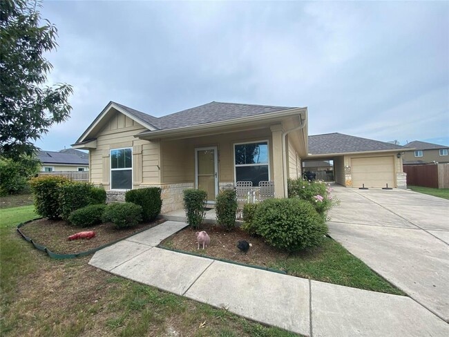 Building Photo - 1017 Stewart Dr