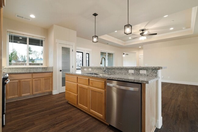 Building Photo - Charming 2-Bedroom, 2-Bath Home with Garage and Office/Den in Paradise, CA!