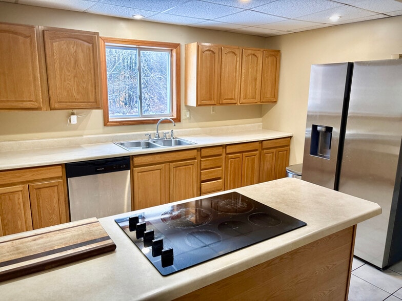 Building Photo - 244 E Broadway