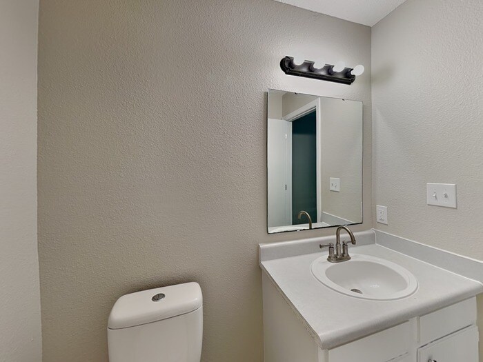 Building Photo - 4440 Riverbrook Ln