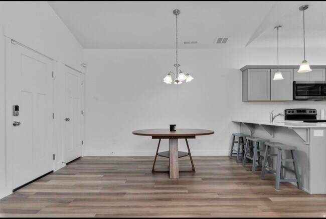 Building Photo - 1094 3980 W