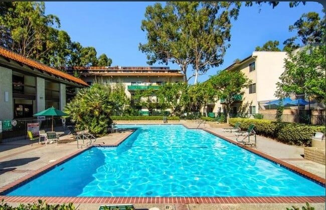 Building Photo - 5460 White Oak Ave