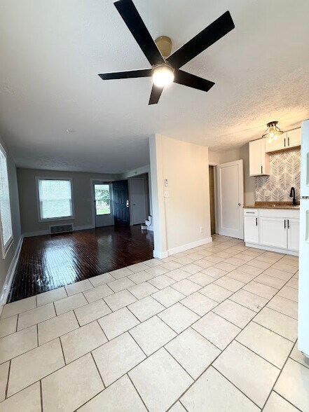 Building Photo - 14218 Tuckahoe Ave