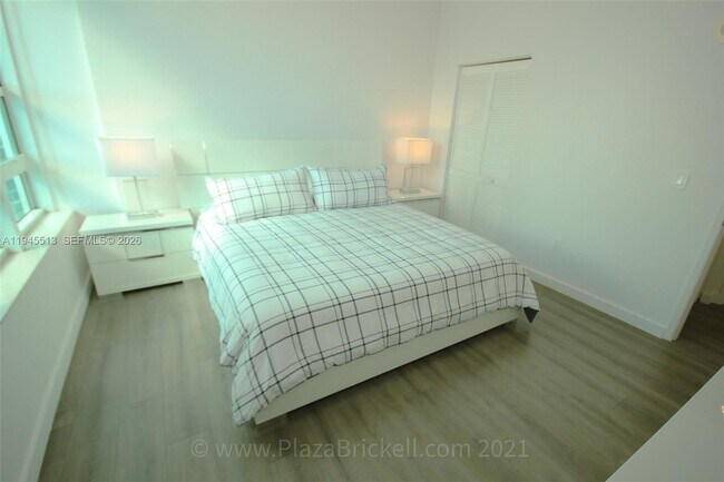 Building Photo - 950 Brickell Bay Dr