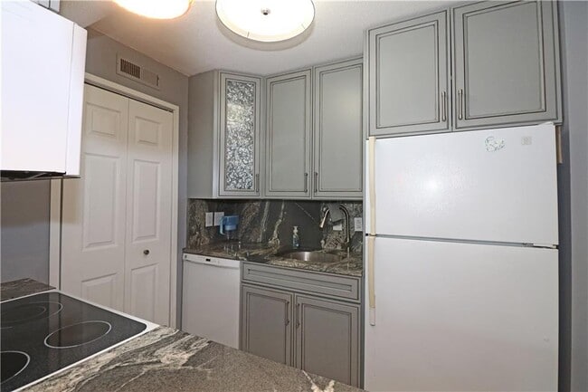 Building Photo - 303 Swans Wharf Row