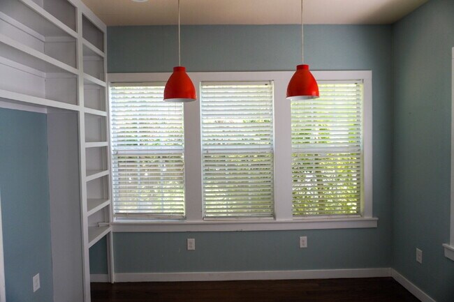 Building Photo - Charming Alta Vista Bungalow with Original...