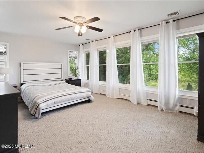 Building Photo - 552 Prospect Ave