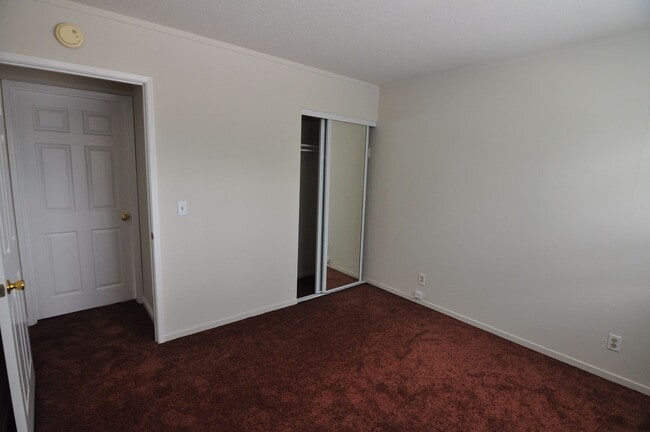 Building Photo - 532 Tyrella Ave