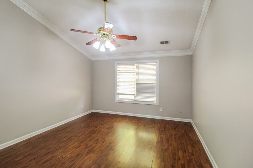 Building Photo - 2611 Fort Apachee Ct
