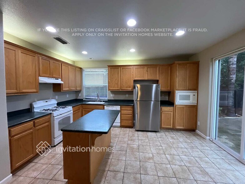 Building Photo - 301 Unity Cir