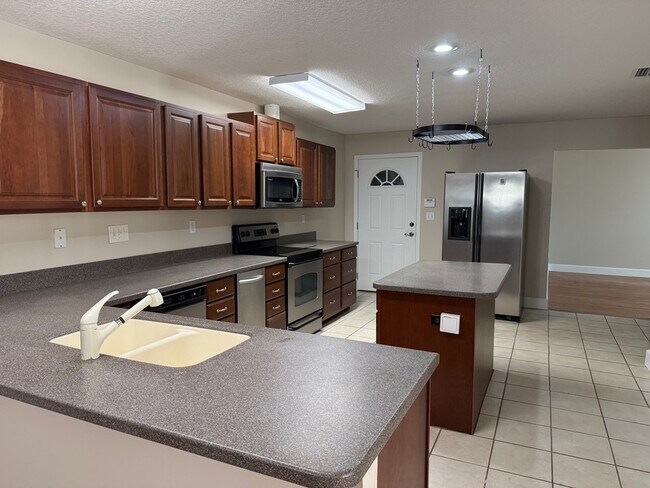 Building Photo - 273 Hollywood Forest Dr