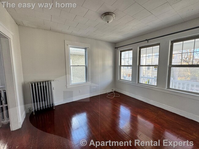 Building Photo - Somerville/Davis Square 3 Bedroom