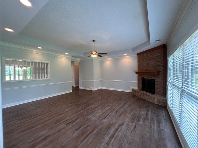 Building Photo - Desirable Oakland Home on Acreage. Owner W...