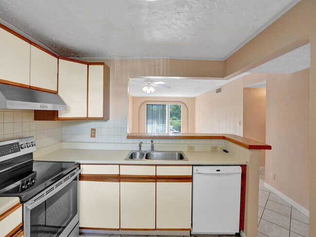 Building Photo - 3000 Riverside Dr