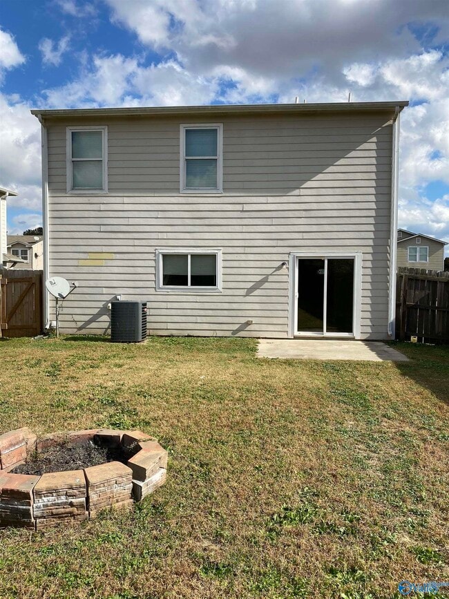 Building Photo - 3071 Lakeland Dr SW