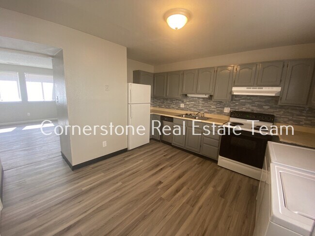 Building Photo - 2627 E Uintah St