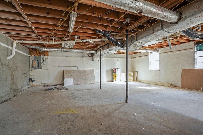 Building Photo - 210 Elliott Ct